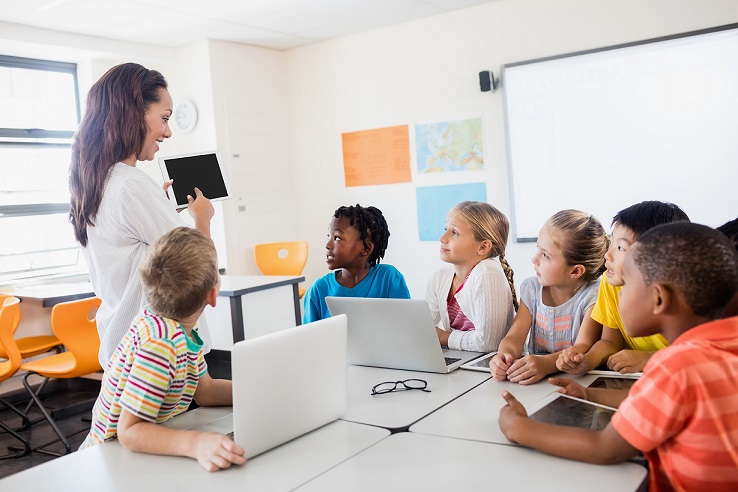 EDUCAÇÃO E TECNOLOGIA